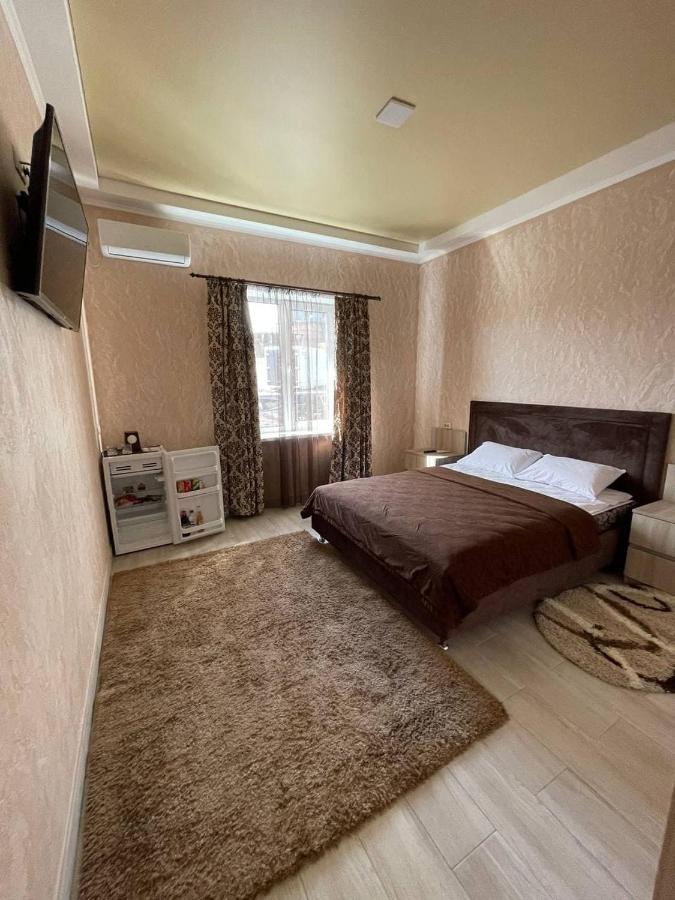 Hotel Chicago Умань Екстер'єр фото